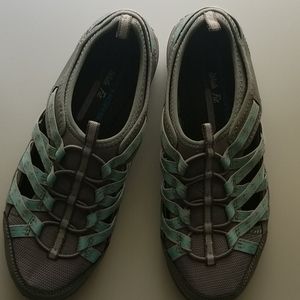 Comfort shoes by Skechers